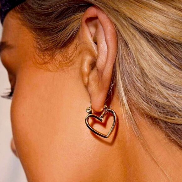 NWOT 18k gold plated heart hoop earrings - Picture 1 of 7